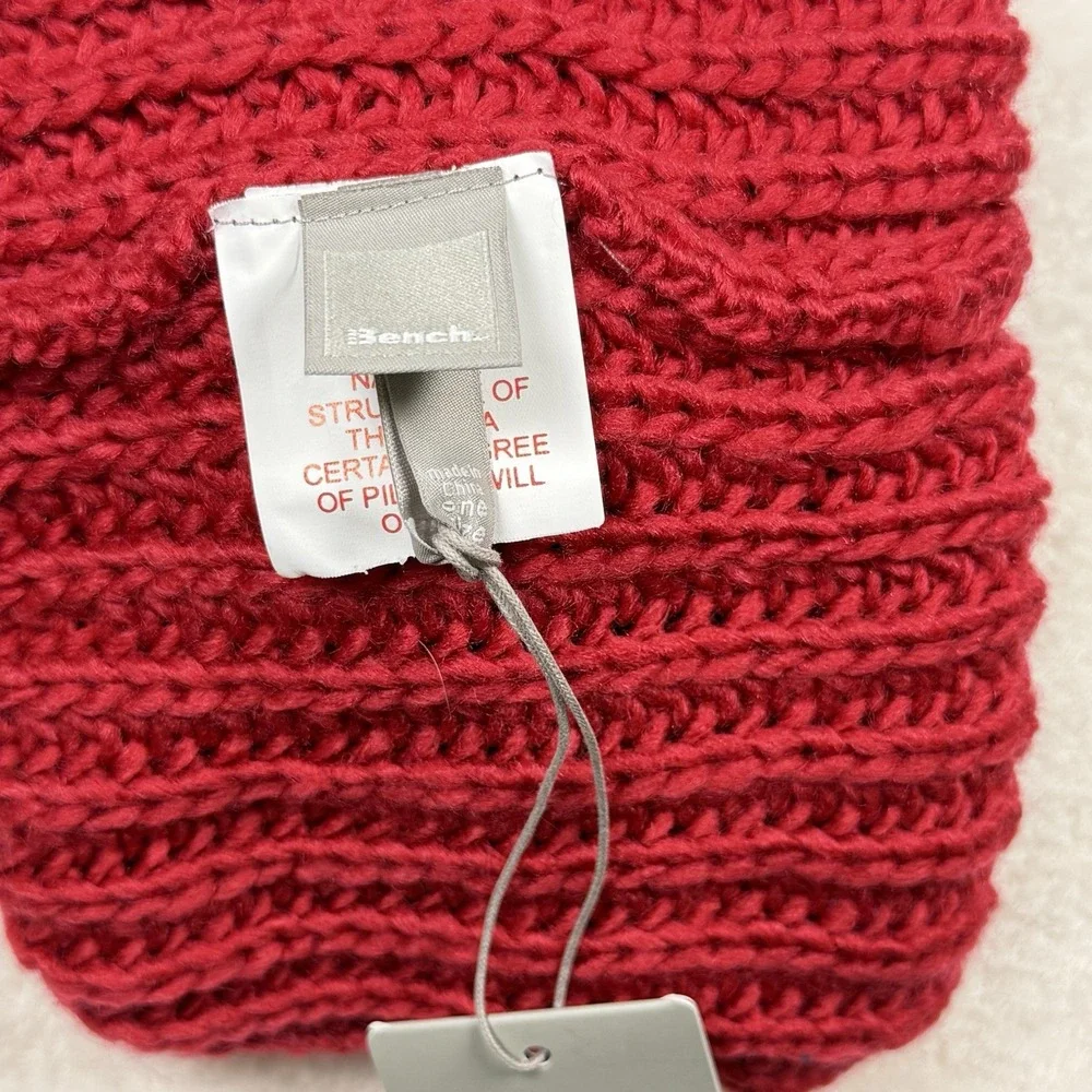 BENCH Chunky Ribbed Knit Pom Pom Beanie Maroon Red One Size Unisex NWT‎
